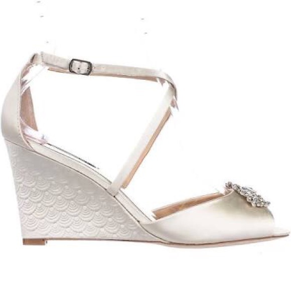 Brand New Badgley Mischka Wedges (size:7.5) - Picture 3 of 3